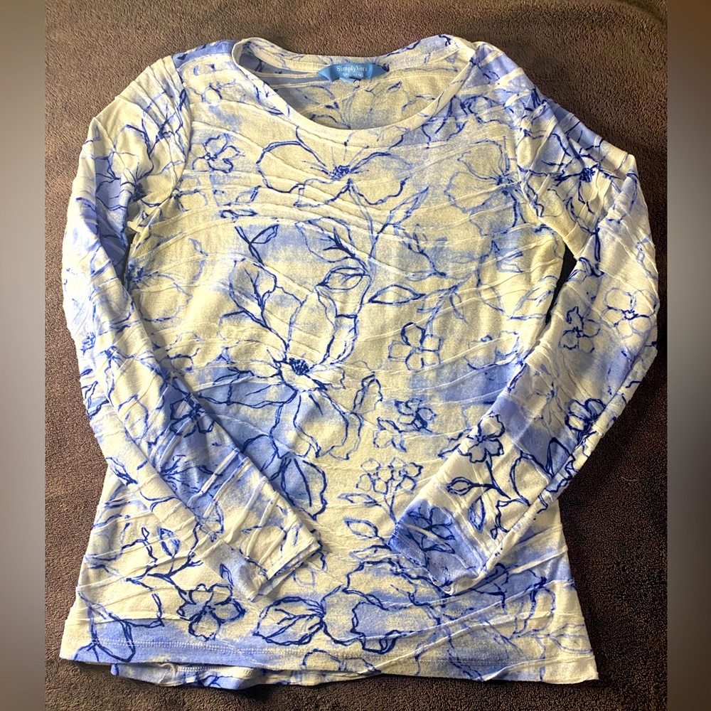 ❌❌SOLD❌❌ simply Vera Long Sleeved Shirt